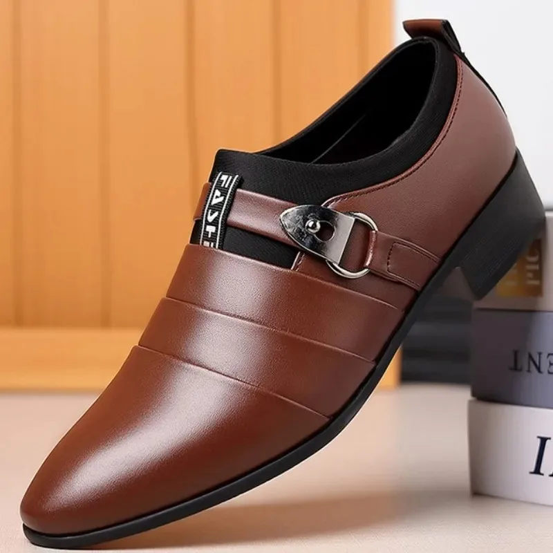 2025 Nuevos zapatos de cuero para hombres, zapatos de vestir de negocios, zapatos casuales de punta grande coreanos de moda y versátiles