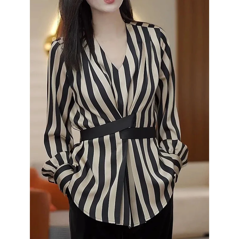 Fashionable Temperament Striped Color Blocked V-neck Women\'s Shirt Spring Autumn New Long Sleeves Casual Commuting Top for Women