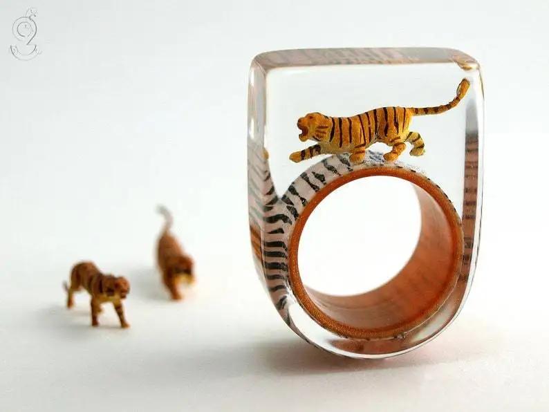 Fun Design Sense Transparent Resin Striped Tiger Ring Men's Unique Jewelry The Most Eye-catching Ring on The Street