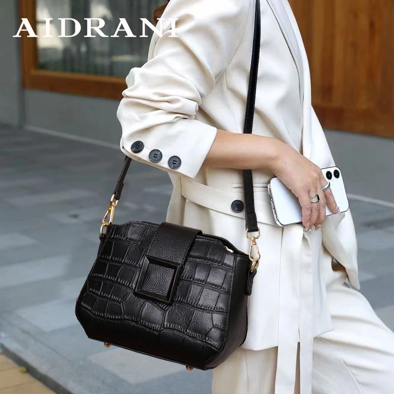 Aidrani  New crocodile pattern women's single shoulder crossbody bag, made of cowhide material, black circular