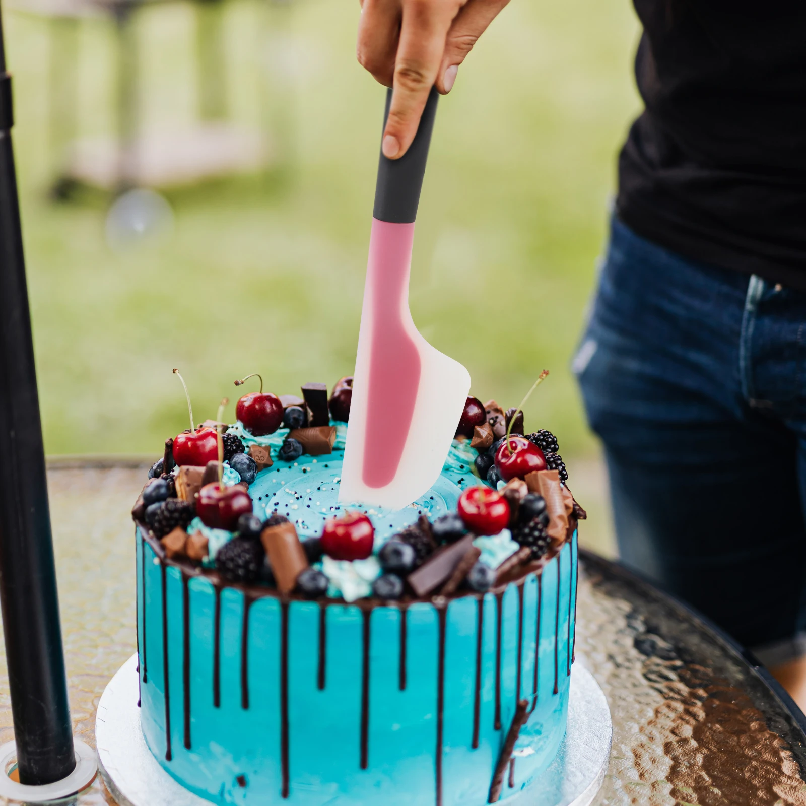 

Silicone Spatula Translucent Red Large Easy Clean Scraper Cream Curved Edge Stainless Steel Cake Icing Smoother Butter Spatula