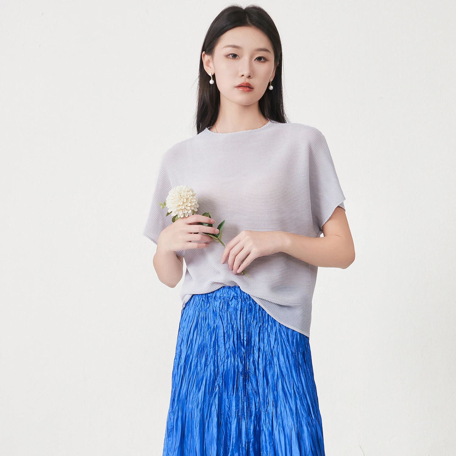 

High Quality Women's Fashion Tops Design Solid Color Pleated Stretch Shirt Factory Wholesale Short Sleeve T-shirt