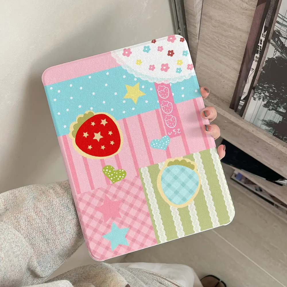 

Чехол для планшета Korea Pink Splice Strawberry Y2K для iPad Pro 13 дюймов (11-го поколения, M5, M4), 12.9 дюймов (A16, 7/8/9/10-го поколения), Air 4/5/6/7, 11 дюймов (M2, M3), Mini