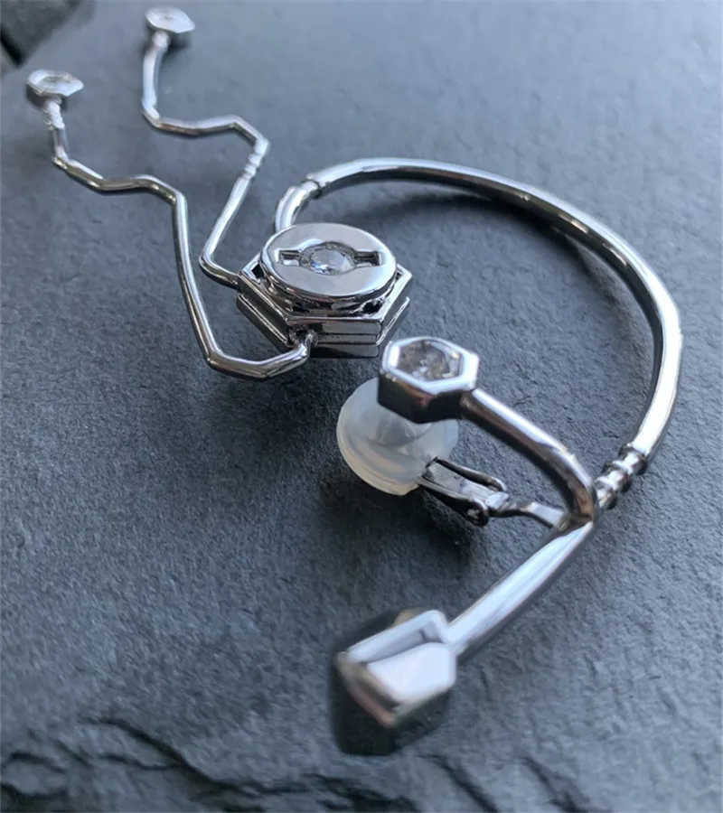 Original Design Cyberpunk Hip-Hop AI Sci-fi Computer Link Ear-hook Metal Men Women New Gothic Ear-hook Trend Fashion Jewelry