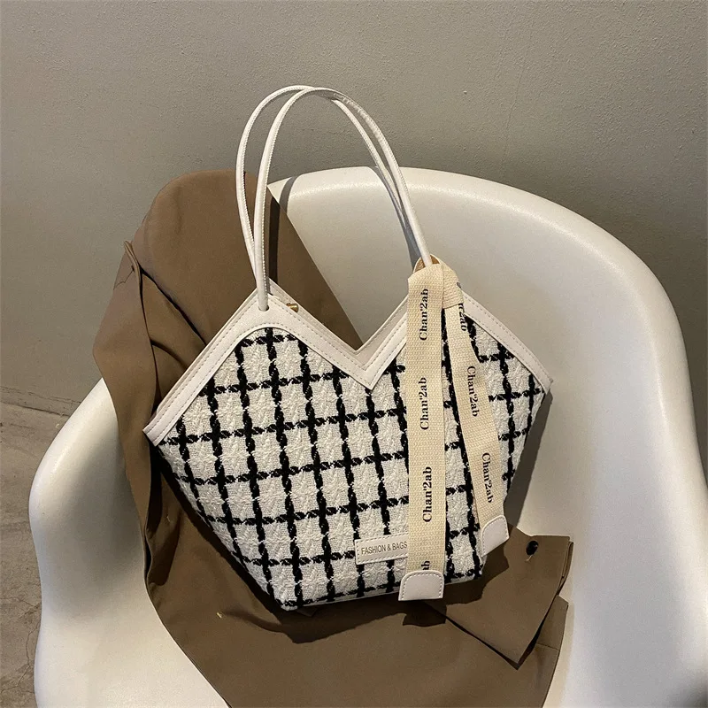 Fashionable Women Shoulder Bags Purses and Handbags Plaid Scarf Small Tote Bag for Women Mother Kids Bag for Women Designer Bag