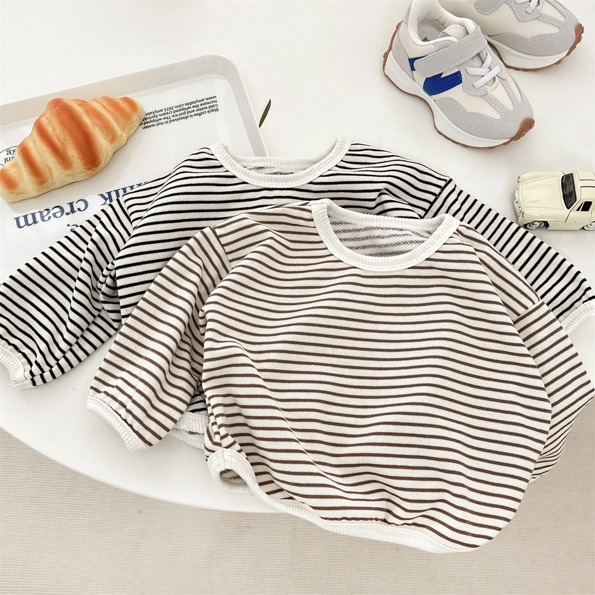 Winter And Autumn Newborn Baby Girls And Boys Cotton Long-sleeved Cute O-neck Striped Baby Tee Korean Fashion Soft Casual