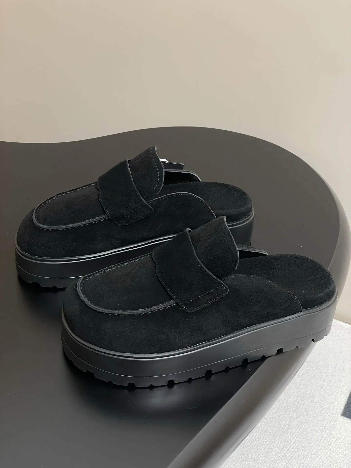 Scarpe da donna Ciabatte flatform in pelle scamosciata