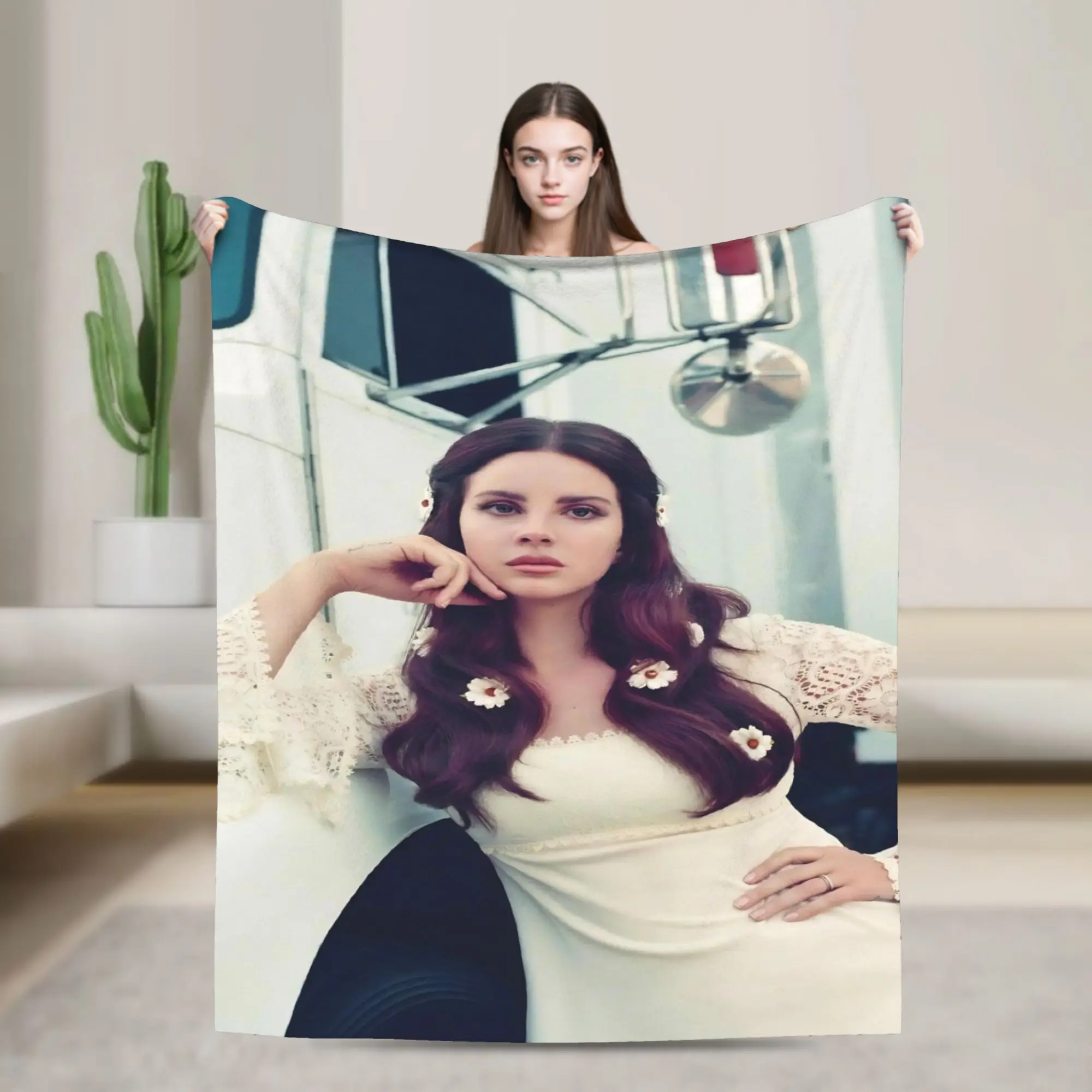 Singer Lana Del Rey… - image