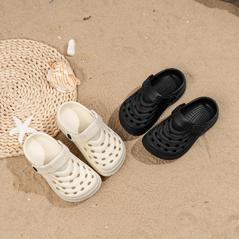 

Boys Girls Casual Slippers Outdoors Kids Beach Shoes Soft Bottom Hollowed-out 2026 Summer New Children Sandals Soild Color
