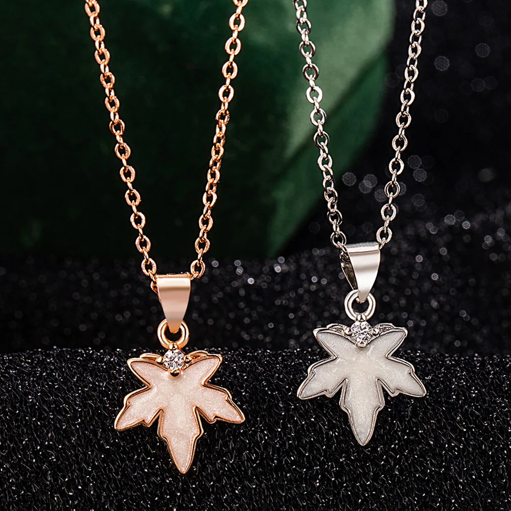 

925 Sterling Silver Necklace Maple Leaf Shape Set with Diamond Pendant Ladies Fashion Simple Birthday Party Wedding Jewelry Gift