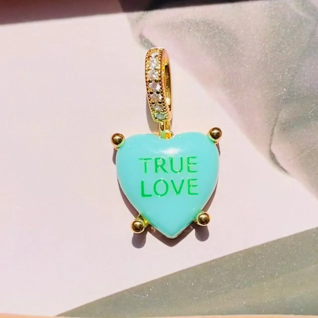 Kleurrijke Hart Hanger Trendy Engelse Woorden Hars Liefde Hart Zirkoon Charm Sleutelbeen Kettingen Ketting voor Vrouwen Y2K Mode-sieraden