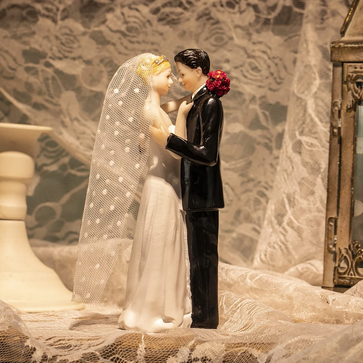 Handmade Wedding Cake Toppers Bride And Groom Resin Figurine For Decoration, Rustic Cake Topper For Wedding, Abstract Couple
