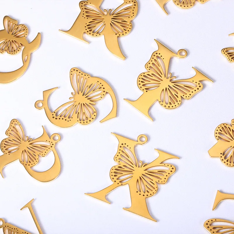 قلادة فراشة مجوفة للإناث 26 حرفًا ، مطلية بالذهب عيار 18 قيراط ، من الفولاذ المقاوم للصدأ ، جديدة