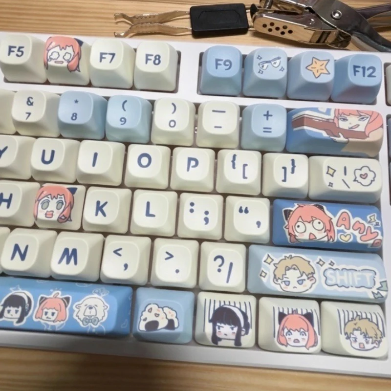 أغطية مفاتيح SPY×Family Anya Forger PBT DMA/MOA أغطية مفاتيح مخصصة لطيفة على شكل رسوم متحركة أنيمي غطاء مفتاح لتصميم اللاعبين