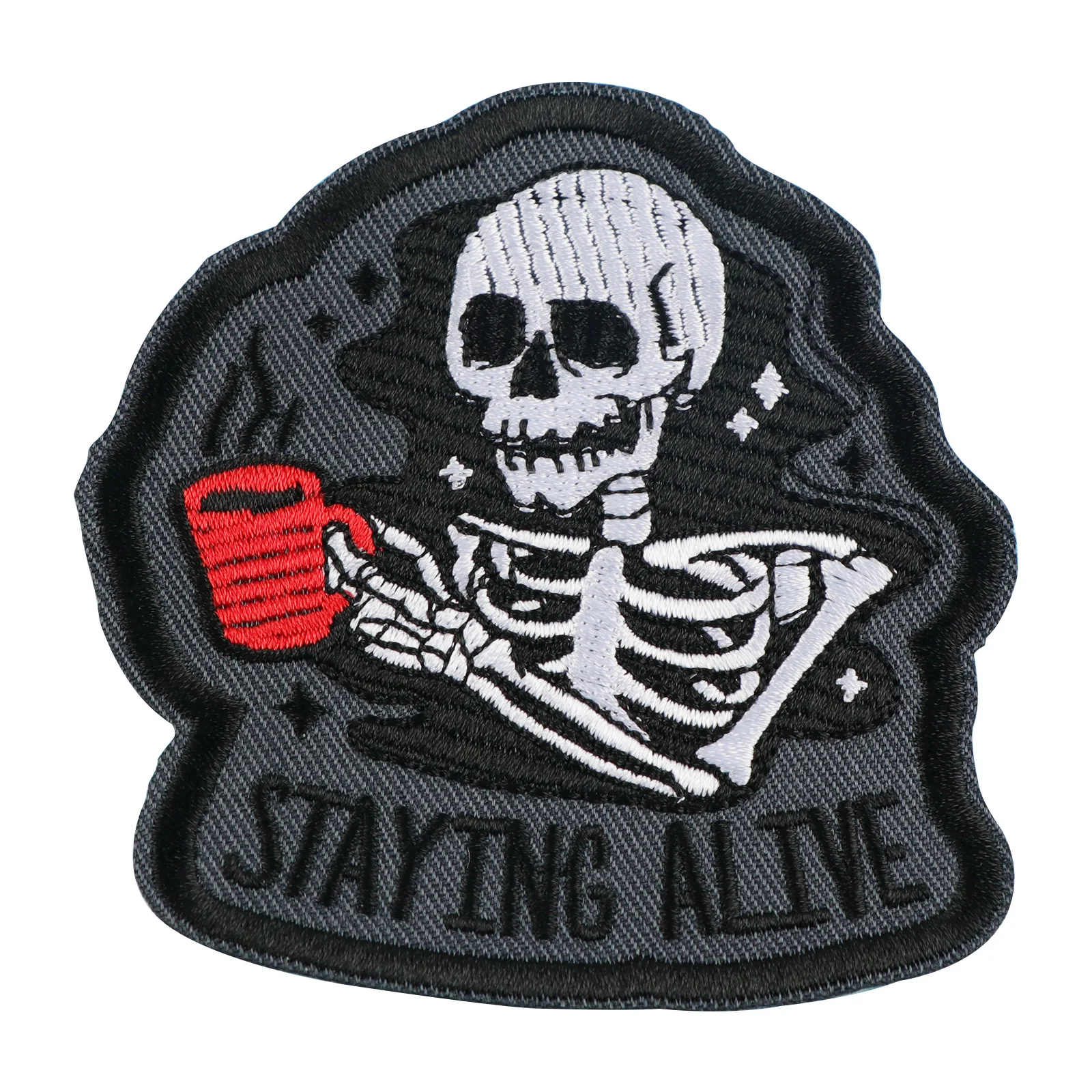 1 pièce Patch brodé avec la phrase « Staying Alive » et un motif crâne de café, pour la décoration de vêtements, avec adhésif thermofusible