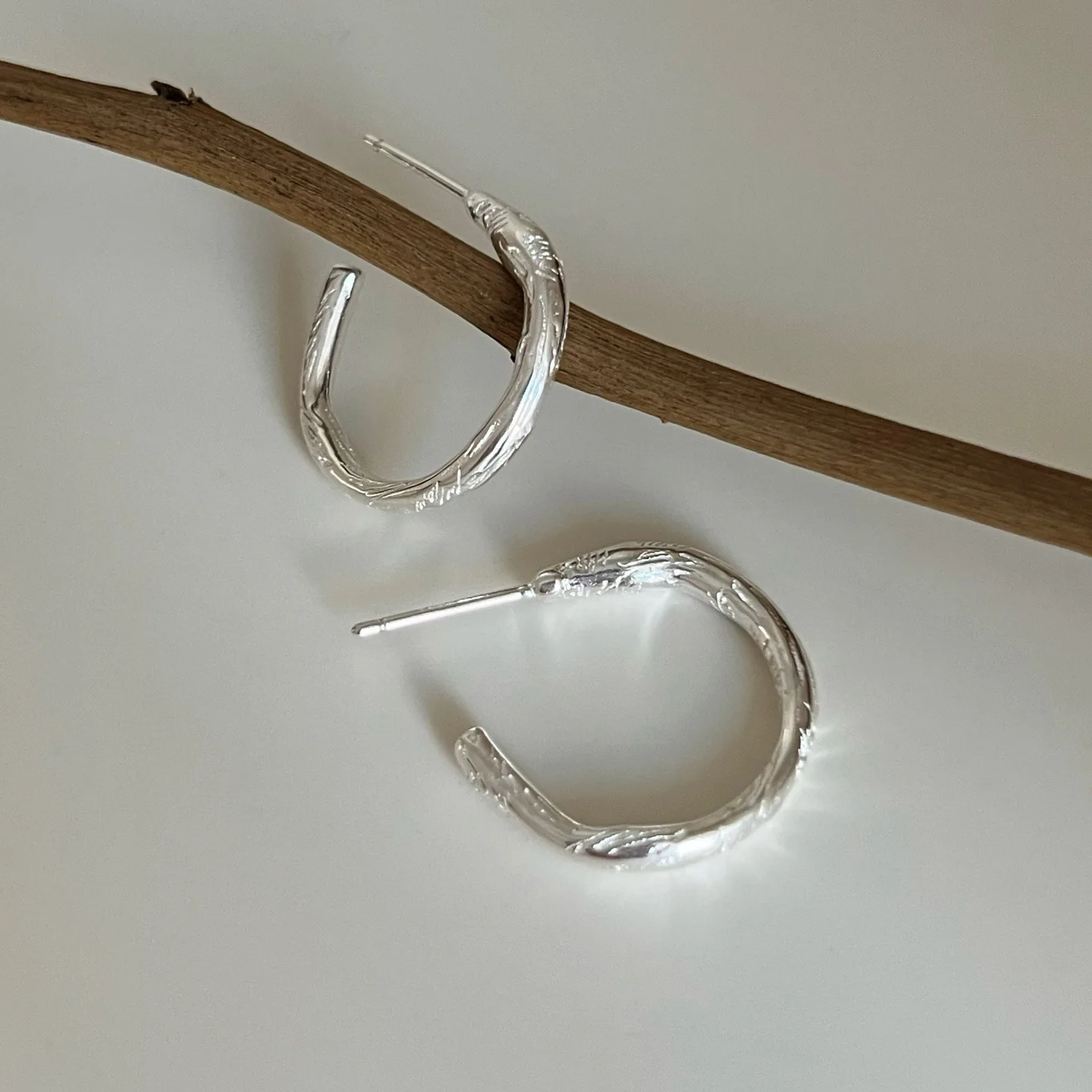 Korean Style Simple Branch Texture Earrings for Women, Niche Design, High-End, Light Luxury, Versatile, Exquisite Earrings, New Earrings