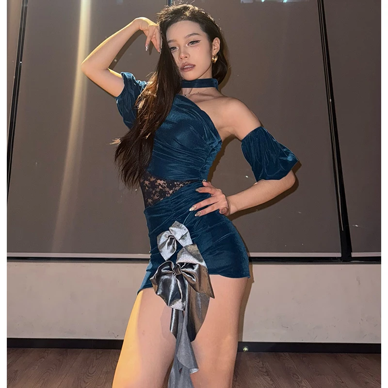 Latin Dance เสื้อผ้าผู้หญิงลูกไม้ไม่สม่ําเสมอสั้นชุดปาร์ตี้ Salsa Rumba เต้นรําผู้ใหญ่ฝึกชุด DNV24250