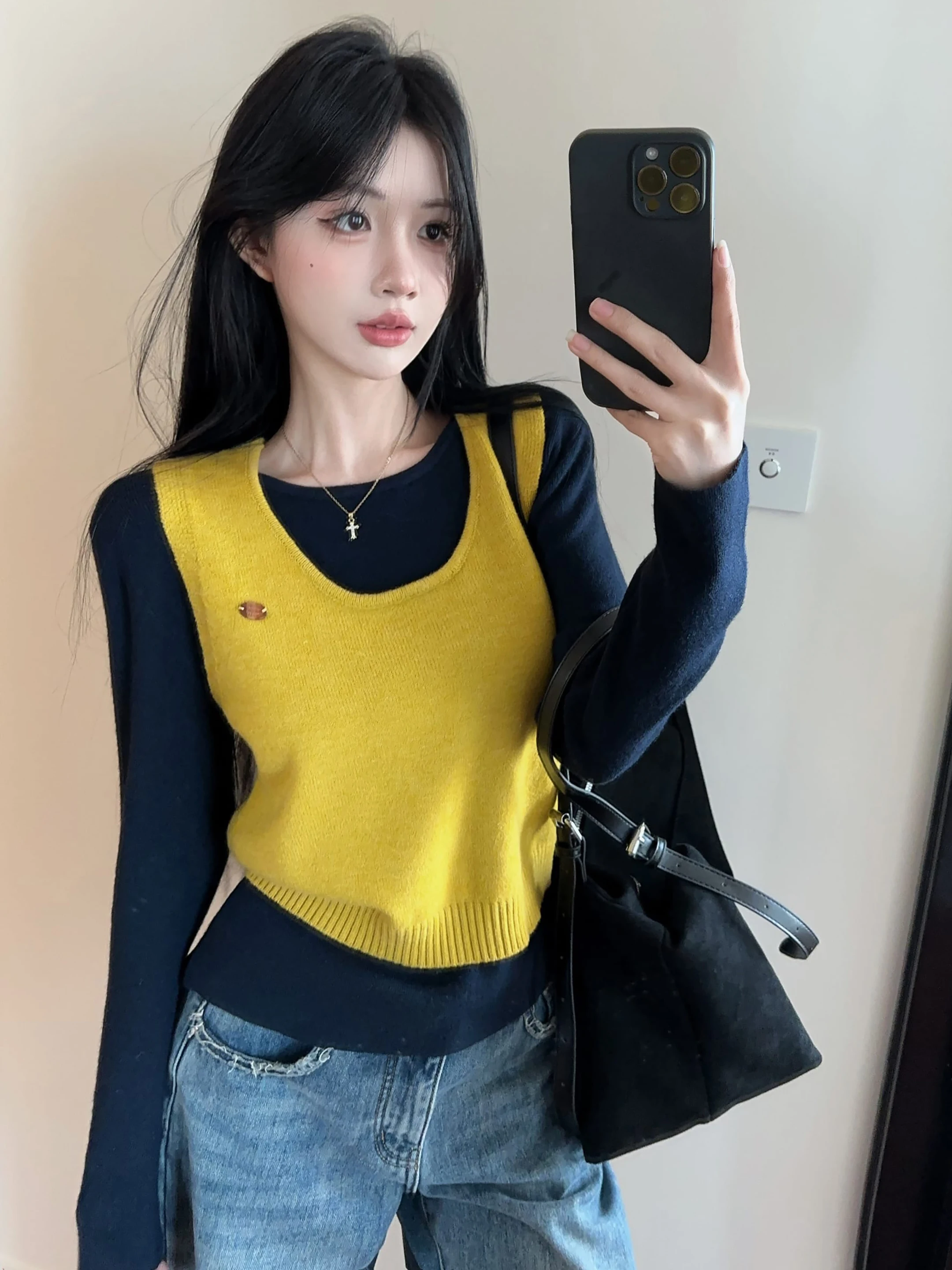 

Spicy Girl Long Sleeve Knitted Base Shirt Women Early Autumn Design Sense Fashion Versatile Slimming Vest Layer Two Pie...