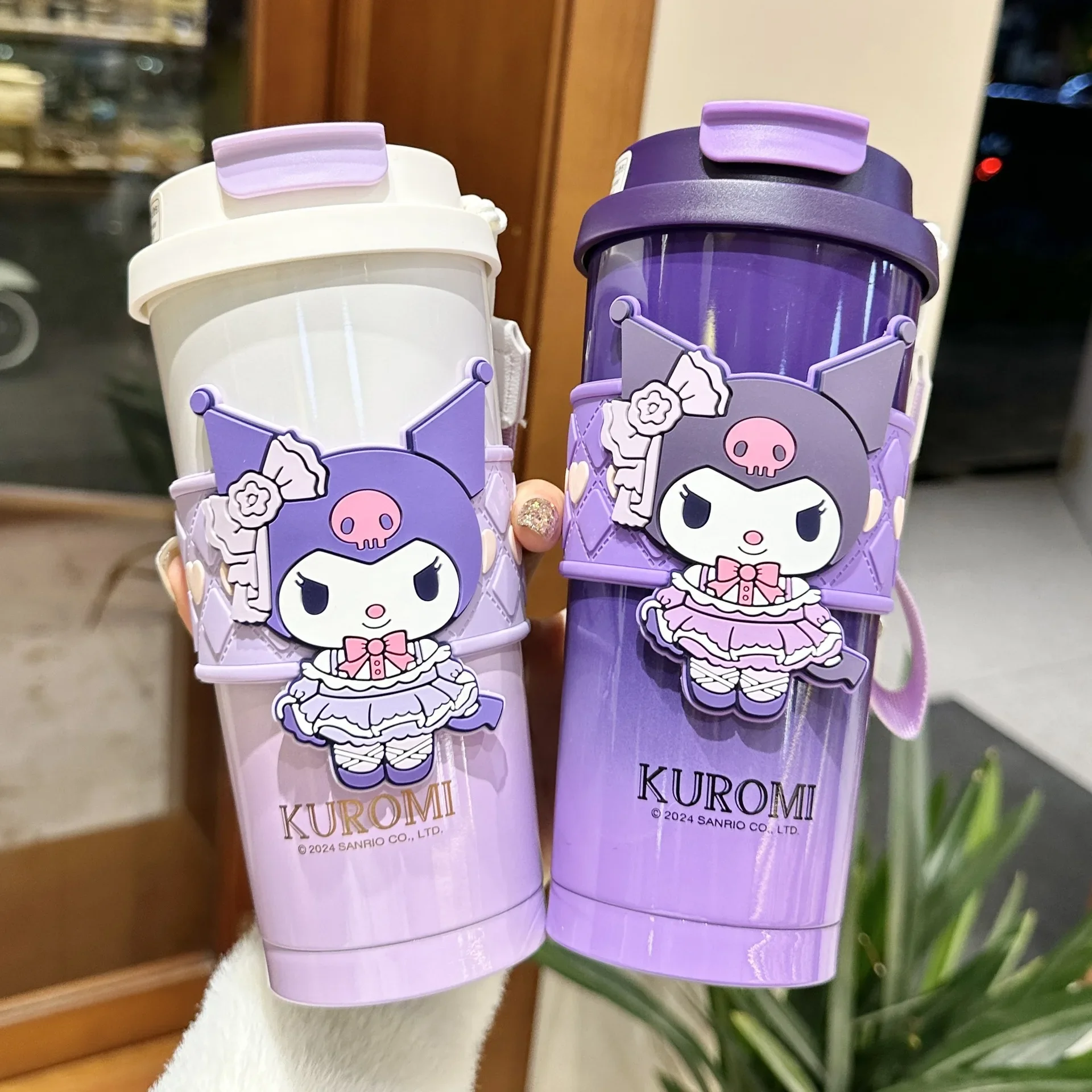 

Sanrio double-drinking 520mL desktop car-mounted straw direct-drinking hand-insulated coffee cup thermos