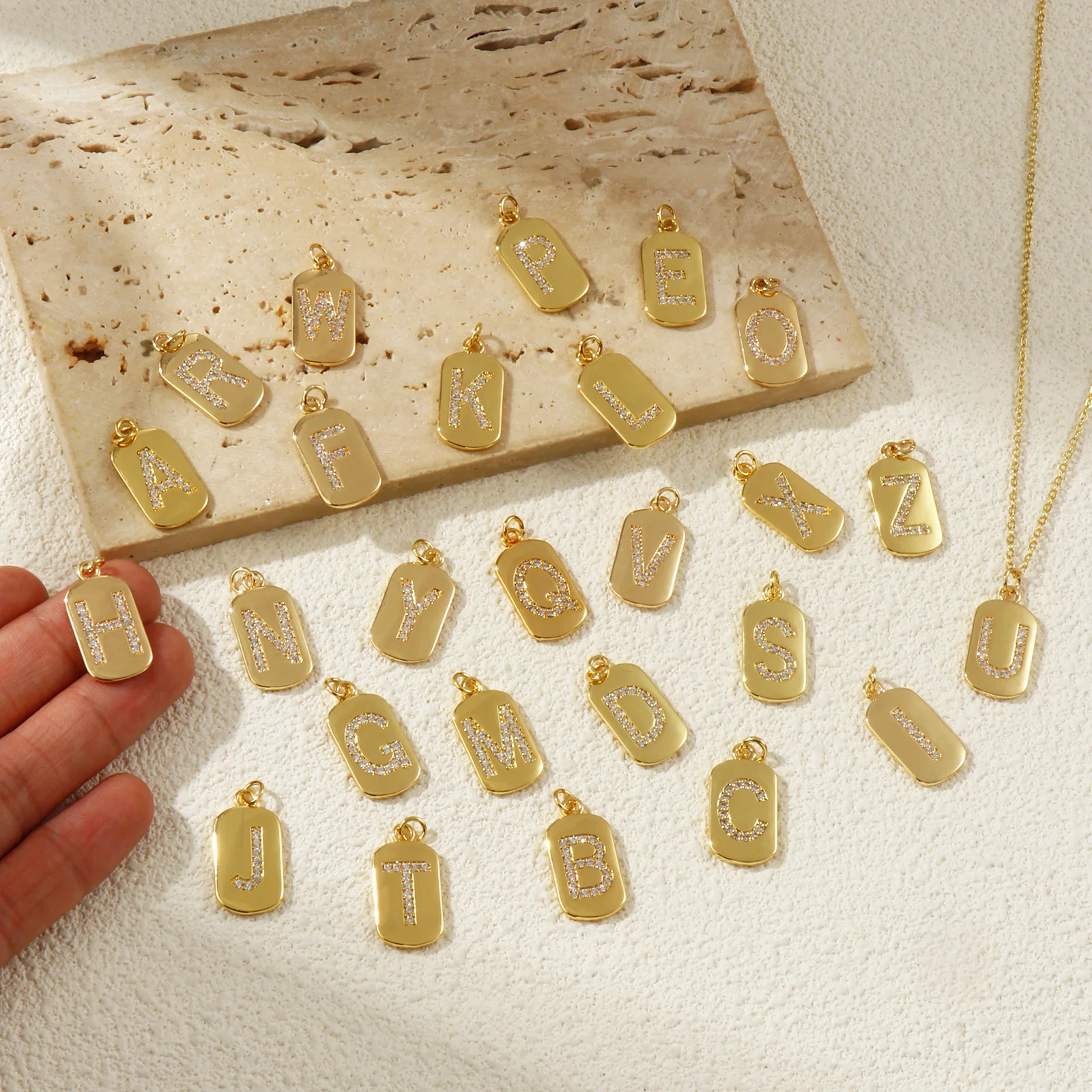 1 قطعة دلايات النحاس رأس المال اسم الرسالة مستطيل رسالة "A-Z" مايكرو تمهيد زركون قلادة عقد دي اي واي مجوهرات 26 مللي متر x 12 مللي متر #3
