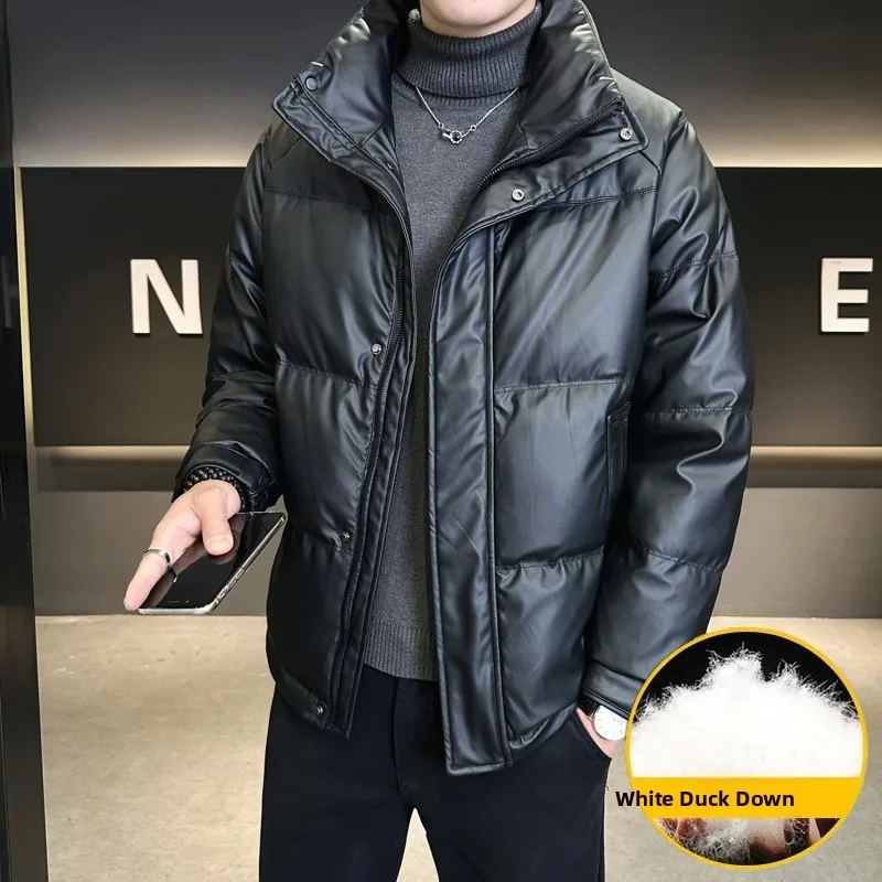 

Pierre Cardin Men's Thiened PU Leather Surface down Jaet Stand Collar Warmth Winter Faion Brand Wal Coat Jaet