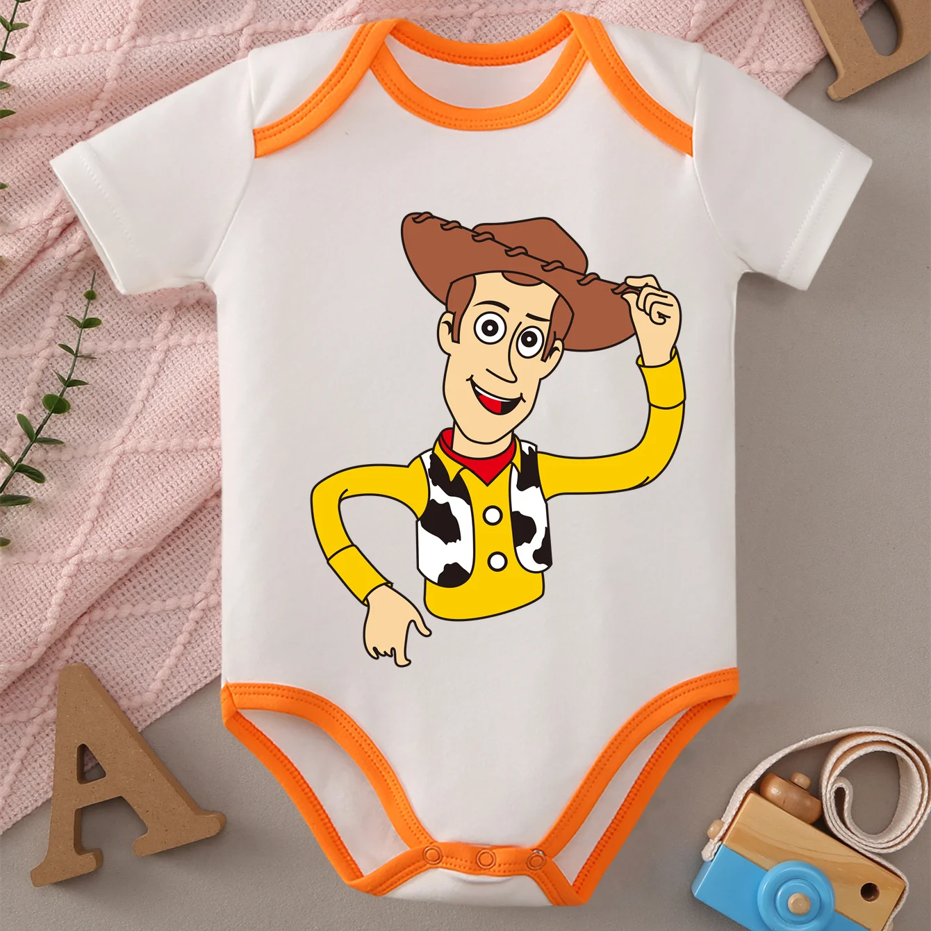

MINISO&Pixar Jointly Signed 100% Cotton Baby Clothe Baby Onesie Bodysuit Toy Story Woody Cute Print for 0 To 12 Months Newborn