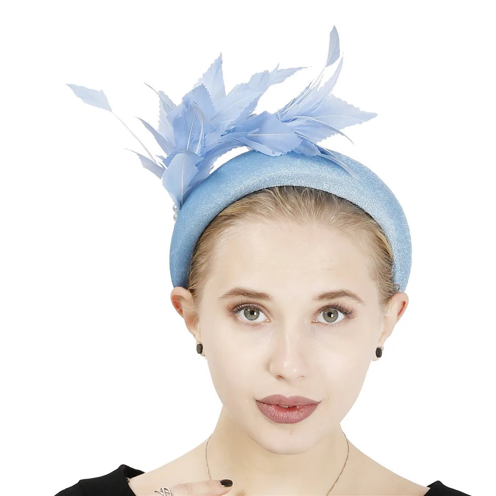 Nowa urocza ślubna opaska ślubna z piórami fascynatory akcesoria do włosów eleganckie kobiety pokaż imprezowe nakrycia głowy nakrycie głowy koktajlowe