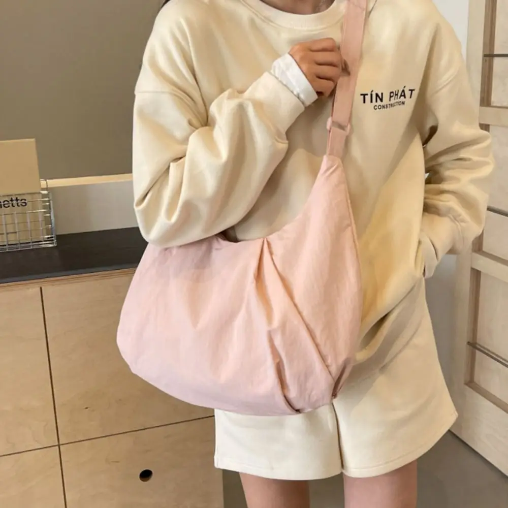 กระเป๋าสะพายไหล่ไนลอนสไตล์เกาหลี กระเป๋าโท้ทความจุขนาดใหญ่ กระเป๋าทรงเกี๊ยวลำลอง สีพื้น ผ้าอ็อกซ์ฟอร์ดพับได้ กระเป๋าใต้วงแขน กระเป๋าเดินทาง