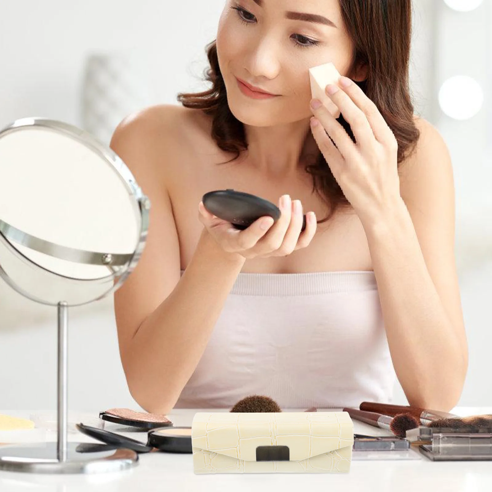 

Stylish PU Lipstick Organizer with Mirror Single Pouch Design Compact Makeup Storage Bag for Easy Touch-Ups Lipstick Holder