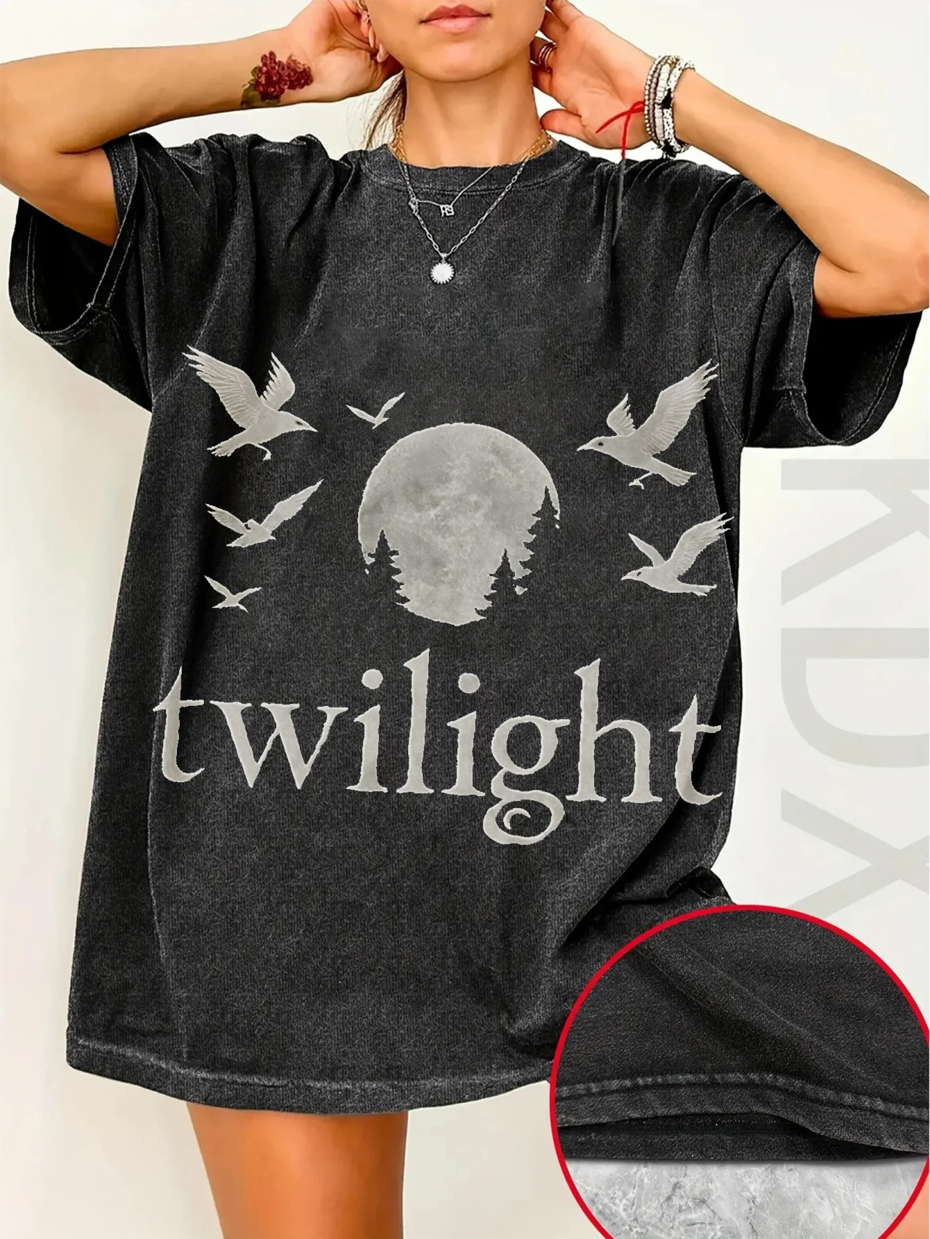 Twilight Retro Washed T-shirt Adorned with Vampire and Werewolf Patterns, Perfect for Daily Outings and Dates