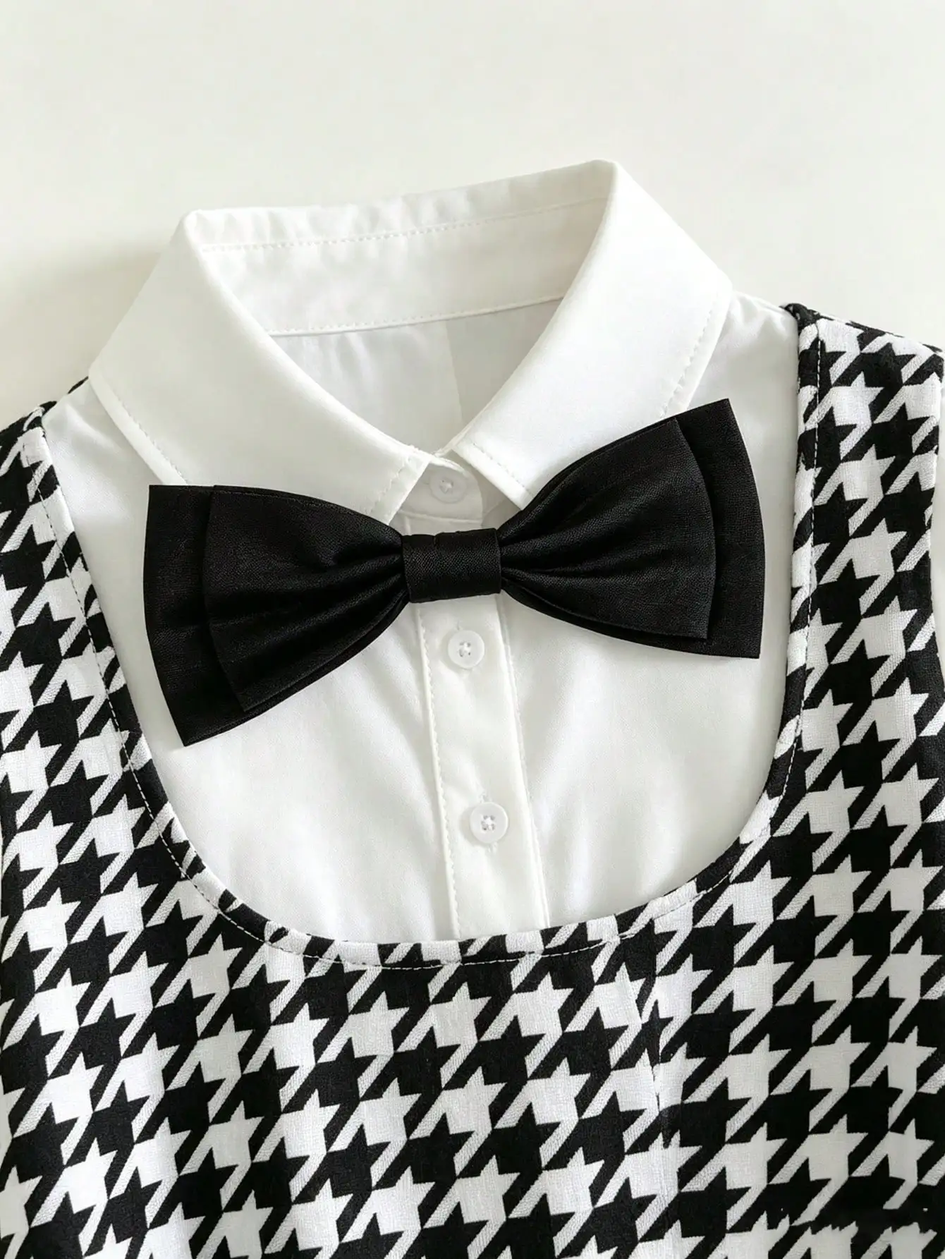 Langärmliges Mädchen-Hemdkleid mit Millennium-Gittermuster, Hosenträgern, Herbst-Revers, Knöpfen und Fake-Zweiteiler-Design, Kinderkleidung – Detail 5