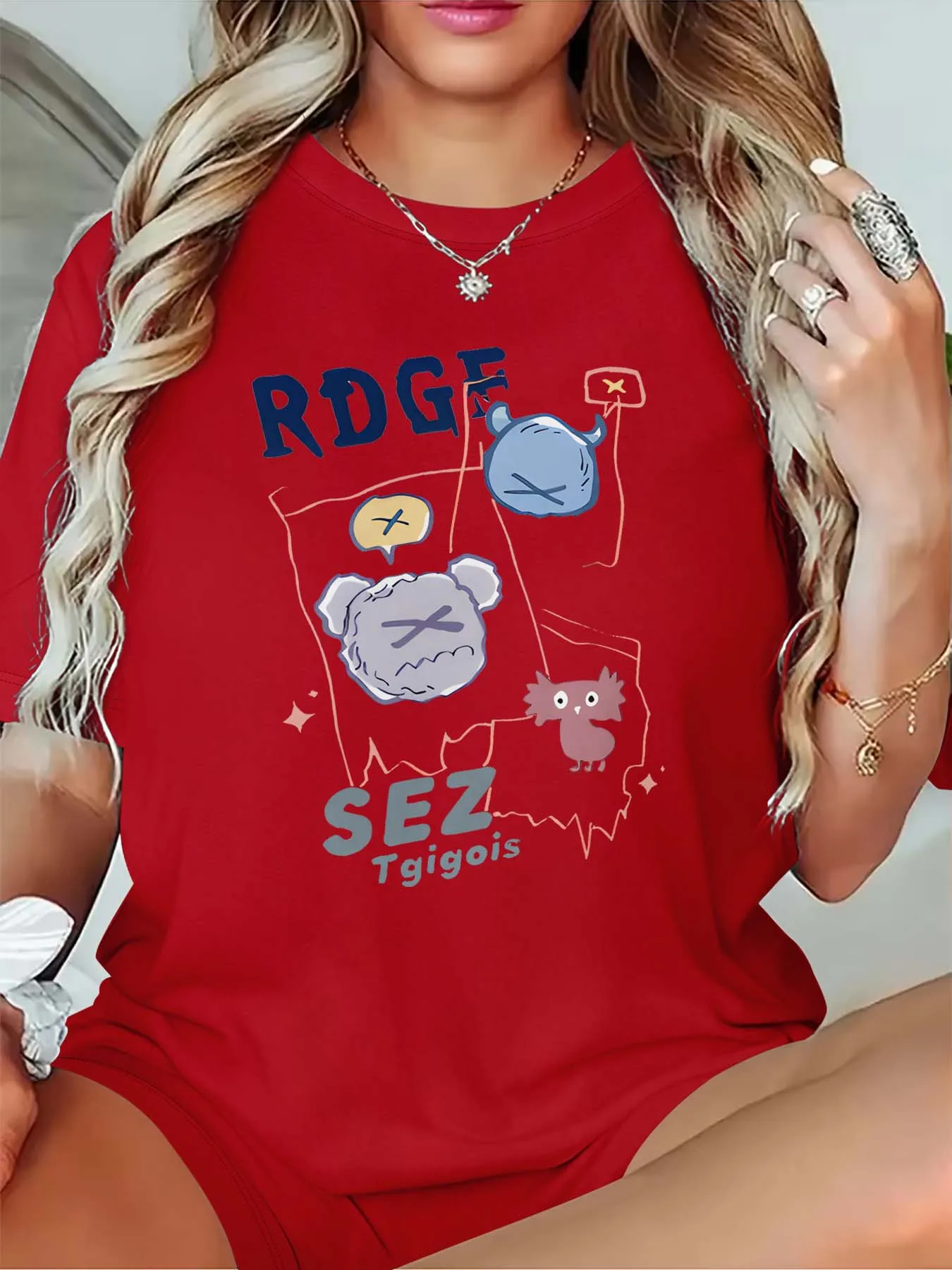 

Футболка больших размеров с игривым мультяшным персонажем для модных женских ярких нарядов