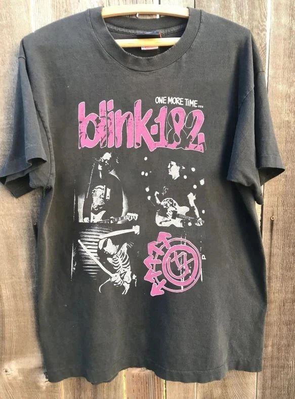 Camiseta unissex na cor carvão da banda de punk rock Blink-182 One More Time