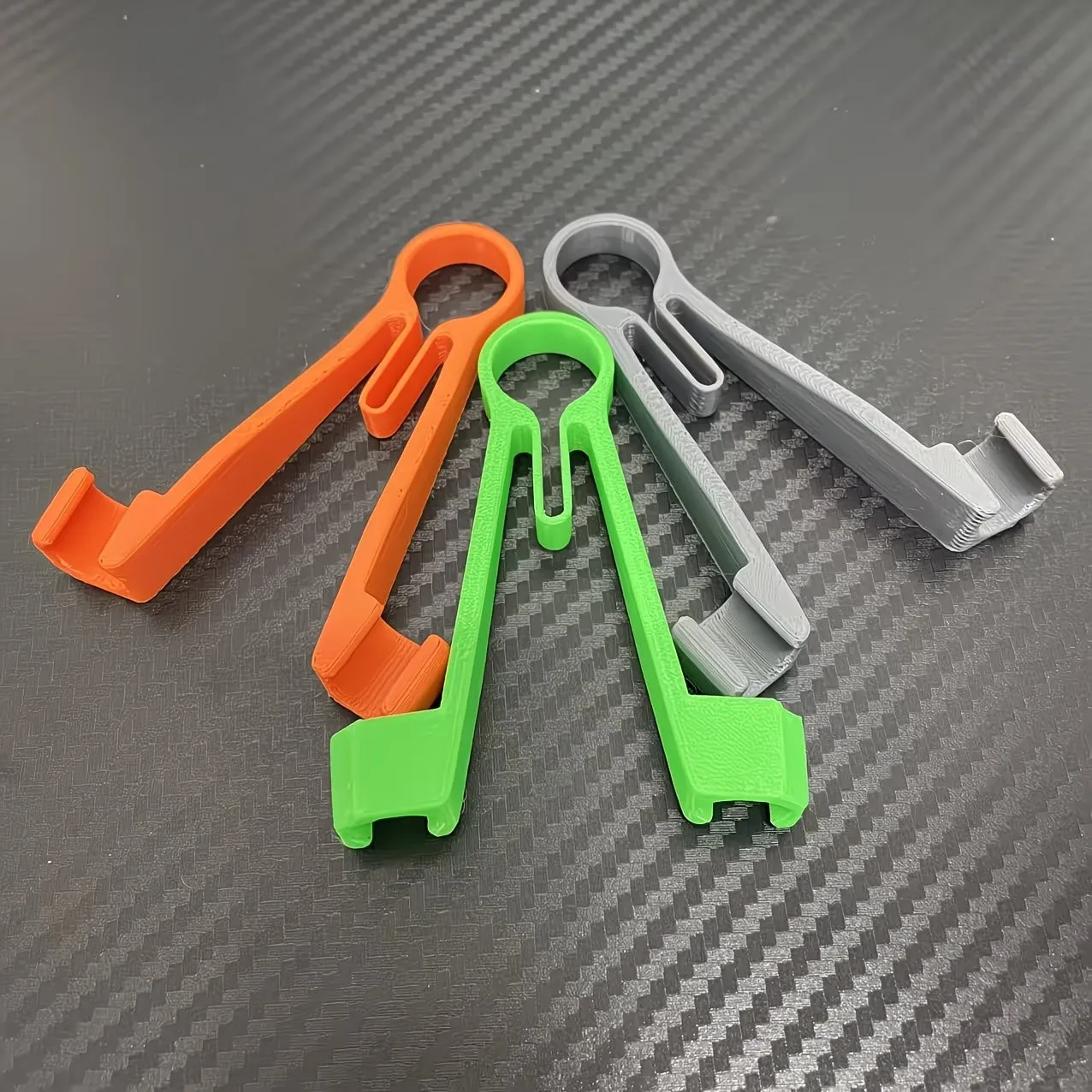 3pcs random 3D Printed Multimeter Probe Holder – Single-Handed Clip Assistant, Labor-Saving, Practical Tool