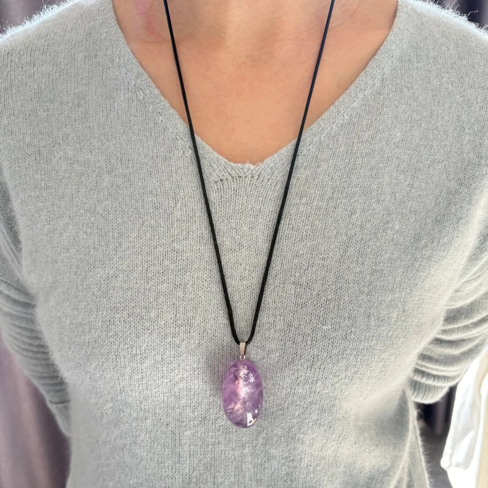 قلادات طويلة من حجر الكريستال الأرجواني الجمشت للنساء قلادات سترة شتوية مجوهرات حجرية غير منتظمة جديدة في عام 2026 #3