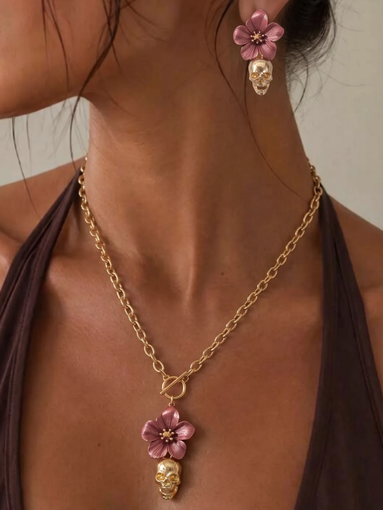 1 Set of Sexy Punk Gothic Style Burgundy Floral Skull Design Earrings and Necklace Jewelry Set, Featuring an Ot Clasp Chain Necklace and Pendant Earrings Combination, Aesthetic Party Accessories, Designed Specifically for Women