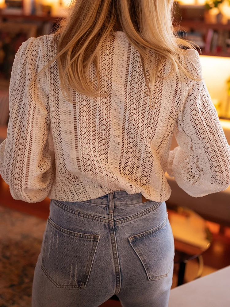 Top alla moda patchwork scavati, camicette semplici e chic a maniche lunghe primavera estate da donna, camicie cardigan da donna larghe con scollo a V 2025