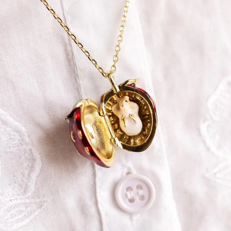 Versteckte Hamster-Tier-Emaille-Medaillon-Halskette mit Öffnungs- und Schließmechanismus, vergoldeter Kette, lieblichem Fruchtdesign, als Geschenk für den täglichen Gebrauch. – Detail 9