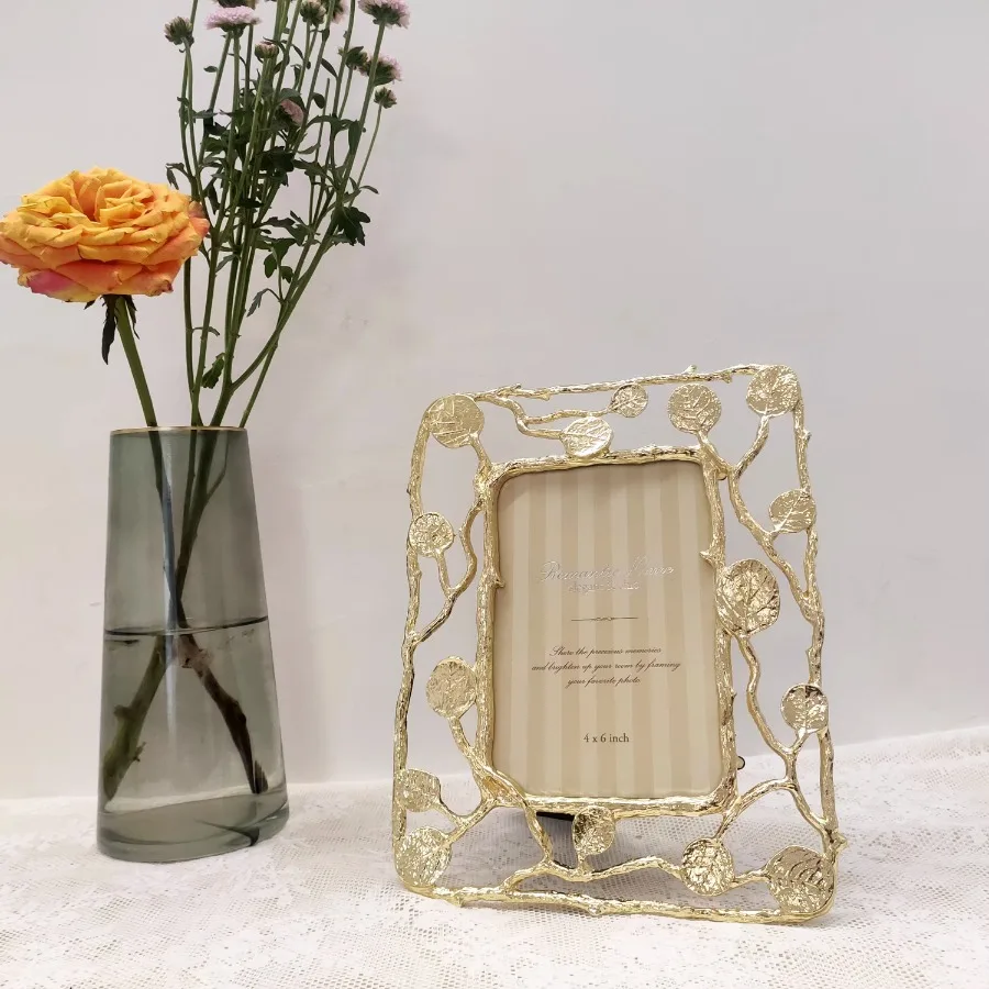 

Rectangle Photo Frame Decoration Gold Metal Offic Etable Photo Frame Ornament Family Unique Nordic Luxury Cadre Photo Room Decor