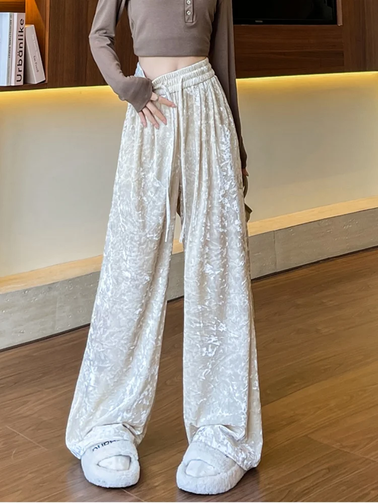 

Глянцевые плиссированные бархатные повседневные брюки для женщин 2026 Новые осенне-зимние длинные брюки Однотонные широкие брюки Женские прямые брюки