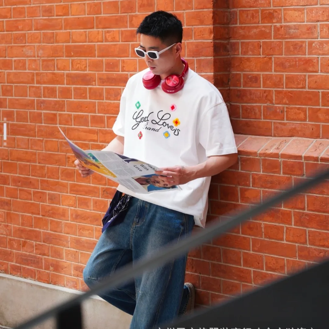 

2026 Goodbrand Модная летняя футболка с 3D вышитым лозунгом премиум-класса, легкая роскошная футболка с короткими рукавами