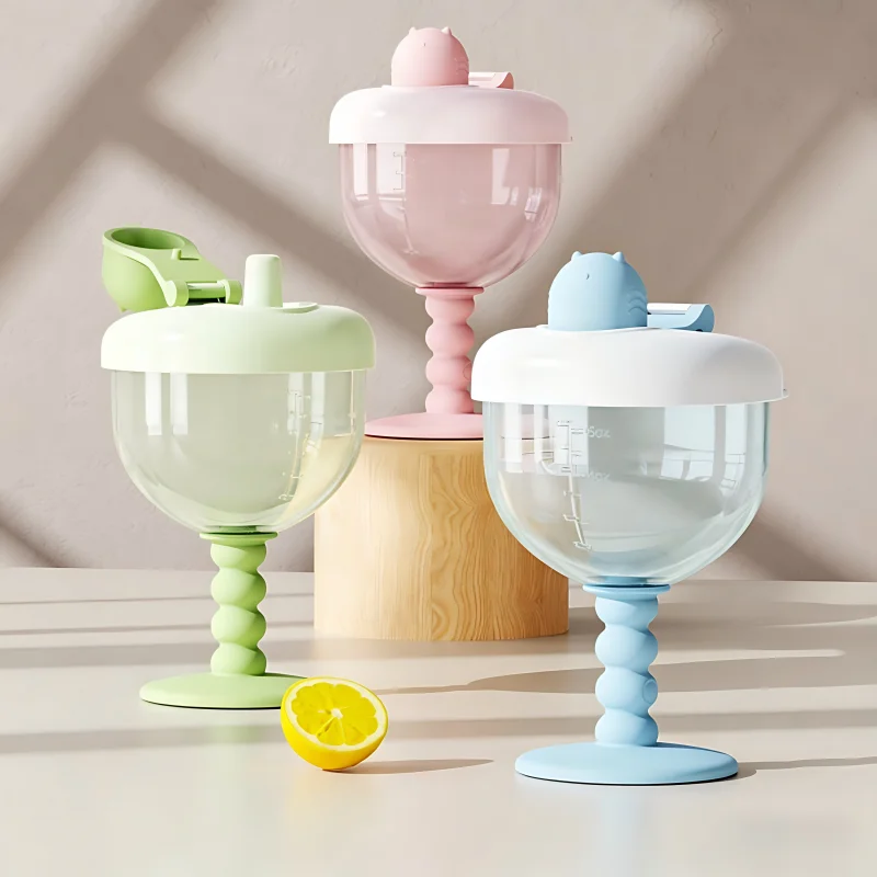 

Новая пластиковая чашка-непроливайка для детей объемом 180 мл с крышкой и мерной шкалой, идеально подходит для вечеринок, фестивалей, дней рождения, прочная конструкция.