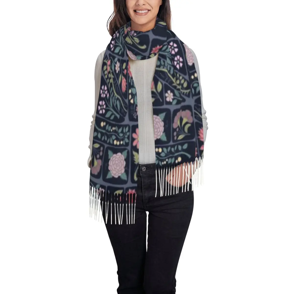 شال مستوحى من الأزهار المزخرفة بنمط سلس وشاح شرابة #5