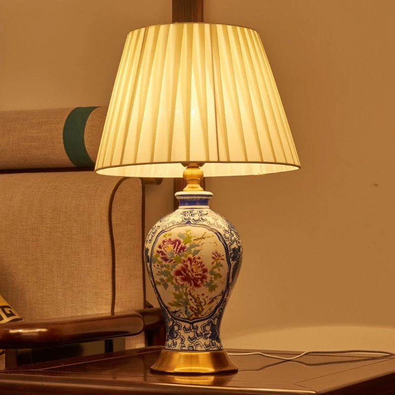 

Chinese retro desk lamp high-end ceramic nostalgic classical coffee table decoration in the living room master bedroom lamp