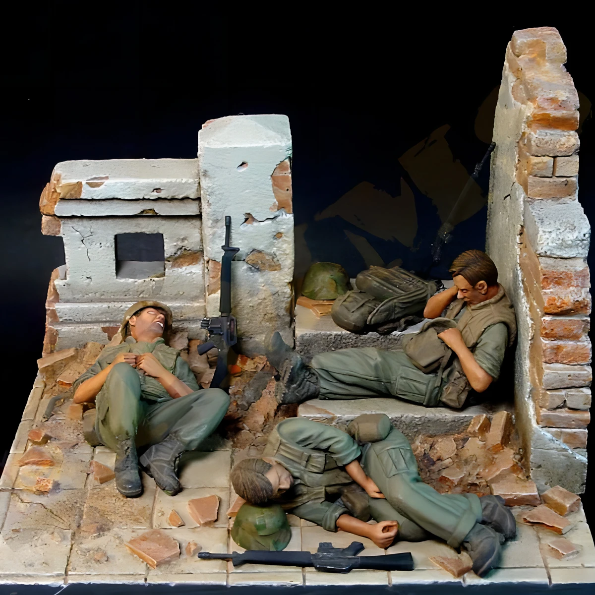 

1/35 Resin Model Figure Kits GK , Three People，Including Scene，Military Theme，Unassembled And Unpainted,335C