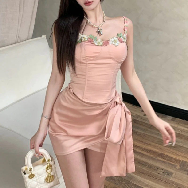 

2024 Summer New Korean Lace-up Pleated Casual Satin A-line Skirt Women + 3d Flower Splicing Sexy Camisole Two-piece Suit