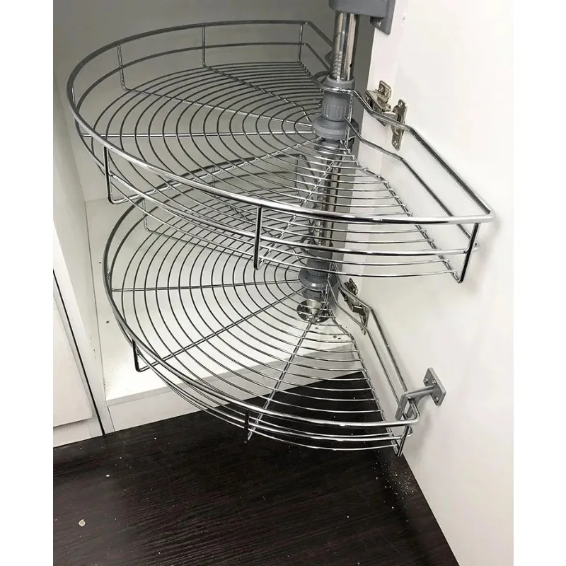 

Изогнутая выдвижная корзина в углу шкафа может быть повернута на 180 градусов для создания двухуровневой полки для хранения.