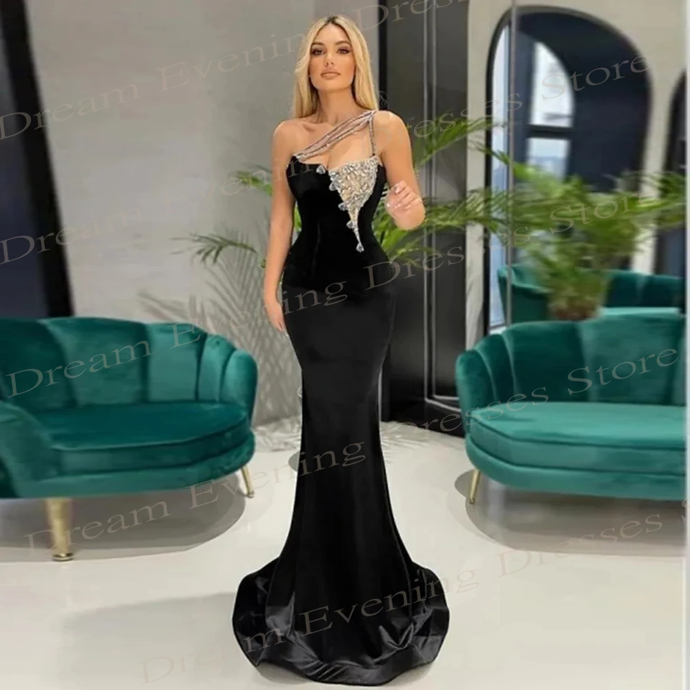 Elegante schwarze Meerjungfrau sexy anmutige Abendkleider moderne eine Schulter ärmellose Ballkleider glänzende Kristalle vestido de festa
