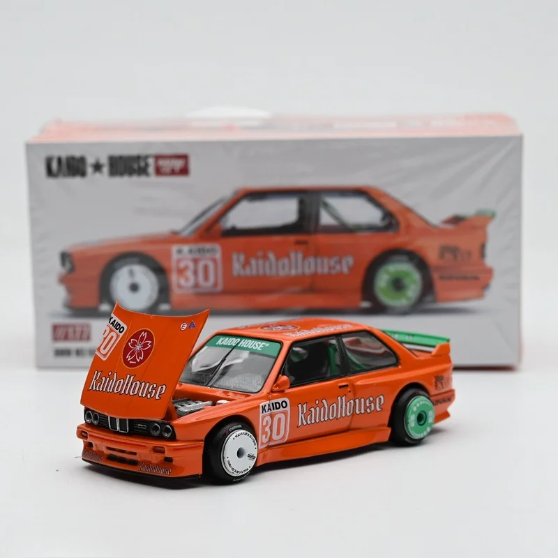 

Модель легкосплавного автомобиля KaidoHouse+MINIGT 1:64 M3 E30 V1 с широким кузовом
