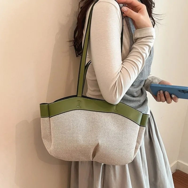 

Casual Designer Diaper Bag Ladies High End Leather Material Trendy Vintage Look Practical Daily Bag